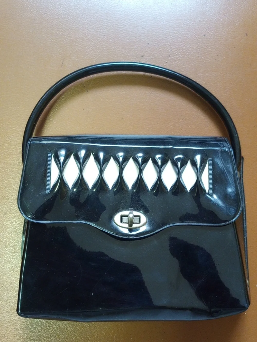 Vintage Retro Girl's Neutral Black & White Vinyl Purse, Faux Patent Leather